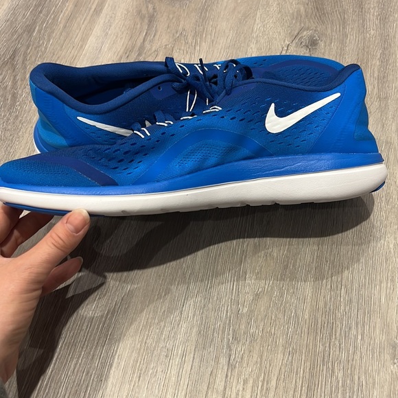 Brand new Nike flex 2017 run running shoes size 11.5 - Picture 3 of 4